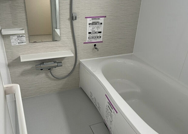 入浴時の快適さも大事なことですが、綺麗な状態を維持できなければ気持ちよく入浴できません。毎日の掃除が楽という点は大事なポイントになります！カビが生えにくく掃除がしやすい、壁や浴槽を選ぶといいでしょう。