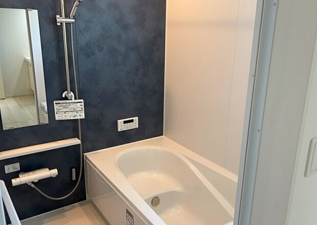 入浴時の快適さも大事なことですが、綺麗な状態を維持できなければ気持ちよく入浴できません。毎日の掃除が楽という点は大事なポイントになります！カビが生えにくく掃除がしやすい、壁や浴槽を選ぶといいでしょう。