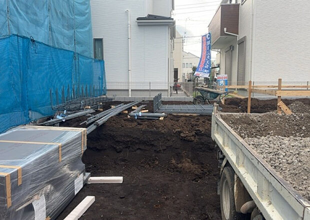 家族でのBBQを行うのであれば3坪程度の広さがあればよいでしょう。ガーデニングや家庭菜園を楽しむ際は、手入れが行き届く範囲にすると安心です。また、庭のある方角や接道が気になる方は事前に確認しましょう。