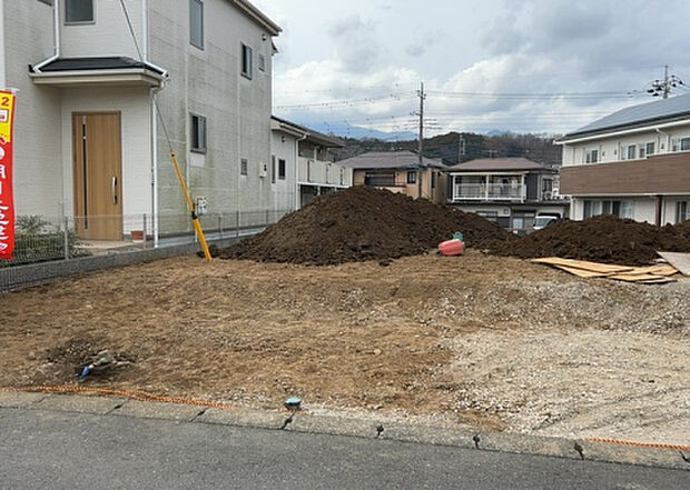 家族でのBBQを行うのであれば3坪程度の広さがあればよいでしょう。ガーデニングや家庭菜園を楽しむ際は、手入れが行き届く範囲にすると安心です。また、庭のある方角や接道が気になる方は事前に確認しましょう。