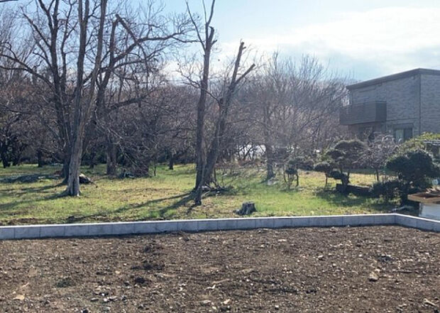 桜や紅葉の名所に出かける人は多いと思いますが、家にいながら季節の移ろいを感じる生活を送りませんか?リビングや窓から見える景色が生活を彩るワンポイントに!現地から見える景色を堪能してみては如何でしょう。