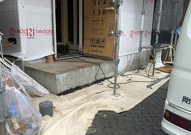 家族でのBBQを行うのであれば3坪程度の広さがあればよいでしょう。ガーデニングや家庭菜園を楽しむ際は、手入れが行き届く範囲にすると安心です。また、庭のある方角や接道が気になる方は事前に確認しましょう。