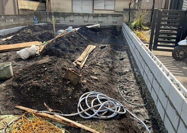 現地をご見学に行く際は、道路の幅や周辺の交通量、施設などをご確認頂くことをおすすめします!ある程度イメージをつけたいという場合は、同売主の施工事例や完成パースもお見せします。