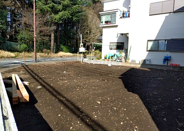 木造住宅とは土台、壁、柱など建築物の強度を支える構造体の材に木が使用されている構造を指します。構造体は建物の自重を支えるだけではなく風圧や水圧、積裁荷重などあらゆる衝撃に耐えるための基礎です。