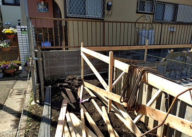 家族でのBBQを行うのであれば3坪程度の広さがあればよいでしょう。ガーデニングや家庭菜園を楽しむ際は、手入れが行き届く範囲にすると安心です。また、庭のある方角や接道が気になる方は事前に確認しましょう。