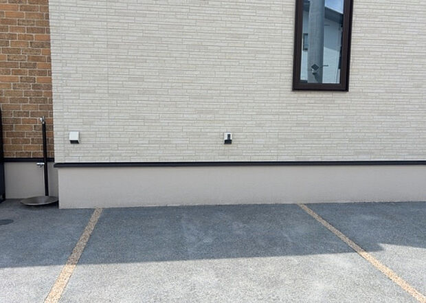 木造住宅とは土台、壁、柱など建築物の強度を支える構造体の材に木が使用されている構造を指します。構造体は建物の自重を支えるだけではなく風圧や水圧、積裁荷重などあらゆる衝撃に耐えるための基礎です。