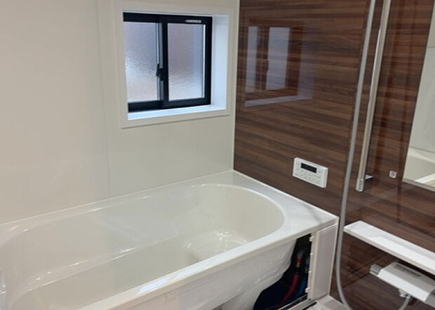 入浴時の快適さも大事なことですが、綺麗な状態を維持できなければ気持ちよく入浴できません。毎日の掃除が楽という点は大事なポイントになります!カビが生えにくく掃除がしやすい、壁や浴槽を選ぶといいでしょう。