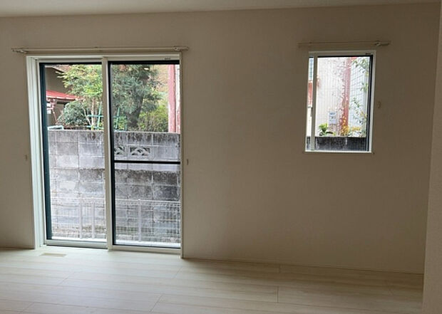 リビングの間取りの種類は大きくわけてリビングとダイニングが別になっているタイプ、リビングダイニング一体型です。どちらも一長一短ですので、家を選ぶ時はその両面をチェックして決めるようにしましょう。