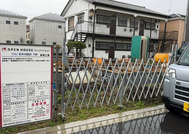 住宅用の土地では前面道路に2m以上接していなければならないと法律で定められています。しかし、お持ちの車のサイズやライフスタイルなどにより、2mでは利便が悪い場合もございますので、事前に確認しましょう。
