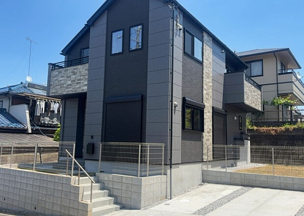 ついに完成致しました！現地をご見学に行く際は、道路の幅や周辺の交通量、施設などをご確認頂くことをおすすめします！物件の流れが早いため、内見をしたい方はお早めに当社営業までお問い合わせ頂きご予約下さい！
