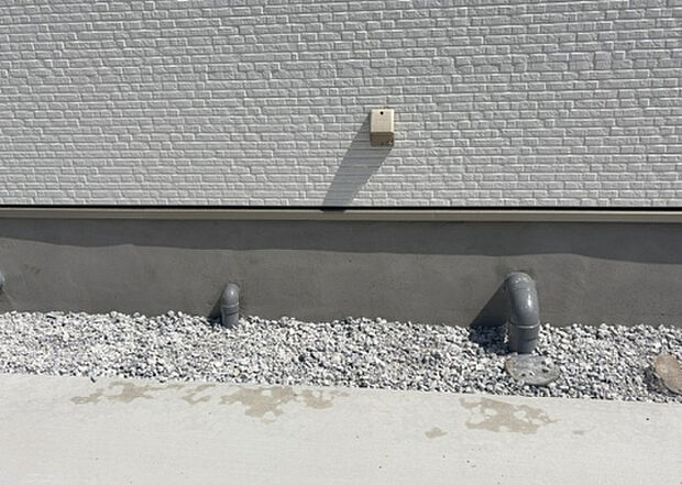 木造住宅とは土台、壁、柱など建築物の強度を支える構造体の材に木が使用されている構造を指します。構造体は建物の自重を支えるだけではなく風圧や水圧、積裁荷重などあらゆる衝撃に耐えるための基礎です。