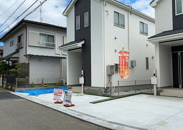 住宅用の土地では前面道路に2m以上接していなければならないと法律で定められています。しかし、お持ちの車のサイズやライフスタイルなどにより、2mでは利便が悪い場合もございますので、事前に確認しましょう。