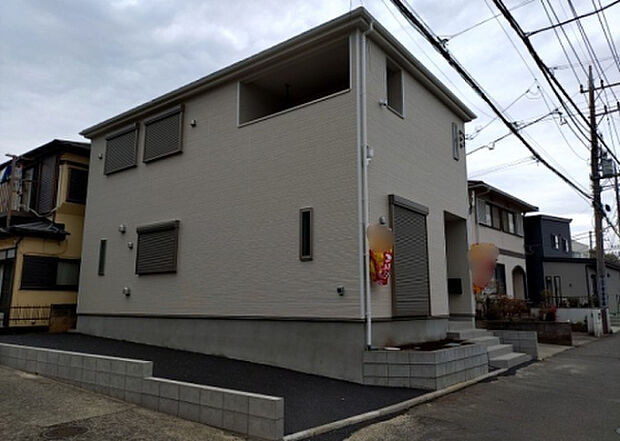 ついに完成致しました!現地をご見学に行く際は、道路の幅や周辺の交通量、施設などをご確認頂くことをおすすめします!物件の流れが早いため、内見をしたい方はお早めに当社営業までお問い合わせ頂きご予約下さい!