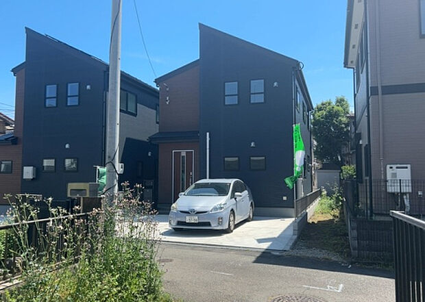 木造住宅とは土台、壁、柱など建築物の強度を支える構造体の材に木が使用されている構造を指します。構造体は建物の自重を支えるだけではなく風圧や水圧、積裁荷重などあらゆる衝撃に耐えるための基礎です。