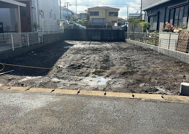 現地をご見学に行く際は、道路の幅や周辺の交通量、施設などをご確認頂くことをおすすめします！ある程度イメージをつけたいという場合は、同売主の施工事例や完成パースもお見せします。