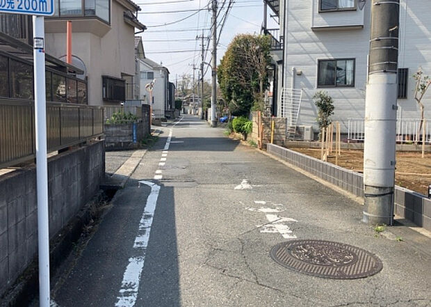 桜や紅葉の名所に出かける人は多いと思いますが、家にいながら季節の移ろいを感じる生活を送りませんか？リビングや窓から見える景色が生活を彩るワンポイントに！現地から見える景色を堪能してみては如何でしょう。
