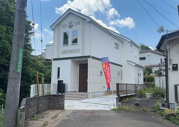 ついに完成致しました!現地をご見学に行く際は、道路の幅や周辺の交通量、施設などをご確認頂くことをおすすめします!物件の流れが早いため、内見をしたい方はお早めに当社営業までお問い合わせ頂きご予約下さい!