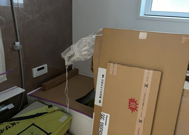 入浴時の快適さも大事なことですが、綺麗な状態を維持できなければ気持ちよく入浴できません。毎日の掃除が楽という点は大事なポイントになります！カビが生えにくく掃除がしやすい、壁や浴槽を選ぶといいでしょう。