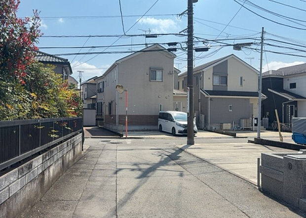桜や紅葉の名所に出かける人は多いと思いますが、家にいながら季節の移ろいを感じる生活を送りませんか?リビングや窓から見える景色が生活を彩るワンポイントに!現地から見える景色を堪能してみては如何でしょう。