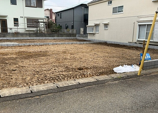 木造住宅とは土台、壁、柱など建築物の強度を支える構造体の材に木が使用されている構造を指します。構造体は建物の自重を支えるだけではなく風圧や水圧、積裁荷重などあらゆる衝撃に耐えるための基礎です。