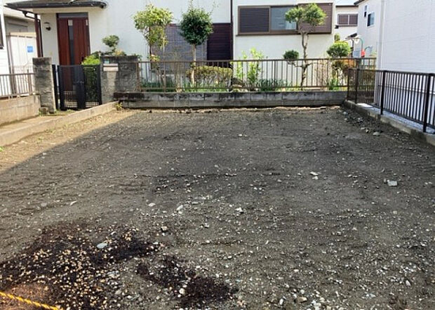 現地をご見学に行く際は、道路の幅や周辺の交通量、施設などをご確認頂くことをおすすめします!ある程度イメージをつけたいという場合は、同売主の施工事例や完成パースもお見せします。