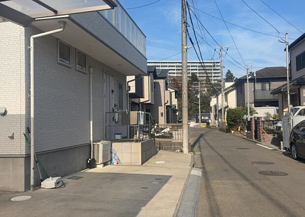 桜や紅葉の名所に出かける人は多いと思いますが、家にいながら季節の移ろいを感じる生活を送りませんか?リビングや窓から見える景色が生活を彩るワンポイントに!現地から見える景色を堪能してみては如何でしょう。