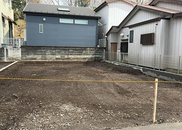 木造住宅とは土台、壁、柱など建築物の強度を支える構造体の材に木が使用されている構造を指します。構造体は建物の自重を支えるだけではなく風圧や水圧、積裁荷重などあらゆる衝撃に耐えるための基礎です。