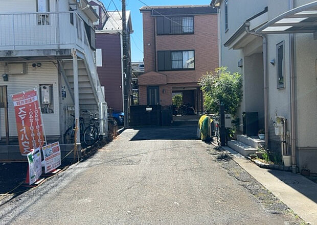 桜や紅葉の名所に出かける人は多いと思いますが、家にいながら季節の移ろいを感じる生活を送りませんか?リビングや窓から見える景色が生活を彩るワンポイントに!現地から見える景色を堪能してみては如何でしょう。