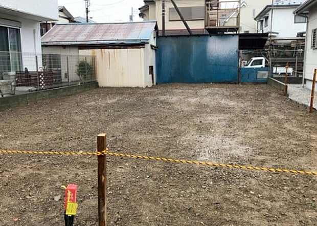 現地をご見学に行く際は、道路の幅や周辺の交通量、施設などをご確認頂くことをおすすめします!ある程度イメージをつけたいという場合は、同売主の施工事例や完成パースもお見せします。