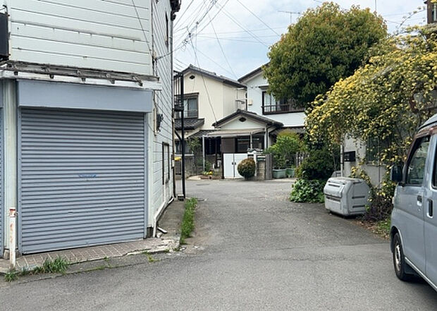 桜や紅葉の名所に出かける人は多いと思いますが、家にいながら季節の移ろいを感じる生活を送りませんか？リビングや窓から見える景色が生活を彩るワンポイントに！現地から見える景色を堪能してみては如何でしょう。