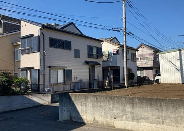 桜や紅葉の名所に出かける人は多いと思いますが、家にいながら季節の移ろいを感じる生活を送りませんか？リビングや窓から見える景色が生活を彩るワンポイントに！現地から見える景色を堪能してみては如何でしょう。