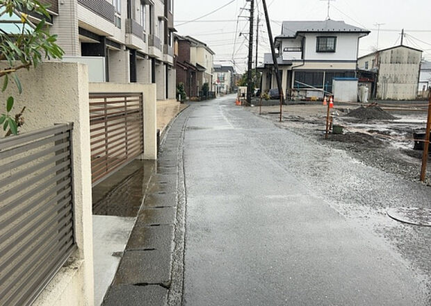 桜や紅葉の名所に出かける人は多いと思いますが、家にいながら季節の移ろいを感じる生活を送りませんか?リビングや窓から見える景色が生活を彩るワンポイントに!現地から見える景色を堪能してみては如何でしょう。