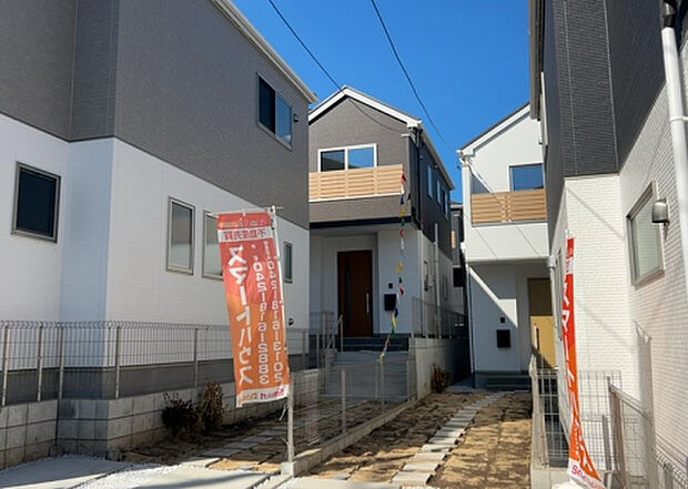 ついに完成致しました!現地をご見学に行く際は、道路の幅や周辺の交通量、施設などをご確認頂くことをおすすめします!物件の流れが早いため、内見をしたい方はお早めに当社営業までお問い合わせ頂きご予約下さい!