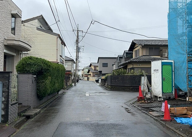 桜や紅葉の名所に出かける人は多いと思いますが、家にいながら季節の移ろいを感じる生活を送りませんか？リビングや窓から見える景色が生活を彩るワンポイントに！現地から見える景色を堪能してみては如何でしょう。