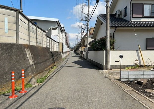 桜や紅葉の名所に出かける人は多いと思いますが、家にいながら季節の移ろいを感じる生活を送りませんか？リビングや窓から見える景色が生活を彩るワンポイントに！現地から見える景色を堪能してみては如何でしょう。