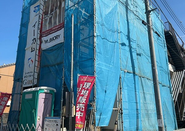 現地をご見学に行く際は、道路の幅や周辺の交通量、施設などをご確認頂くことをおすすめします！ある程度イメージをつけたいという場合は、同売主の施工事例や完成パースもお見せします。