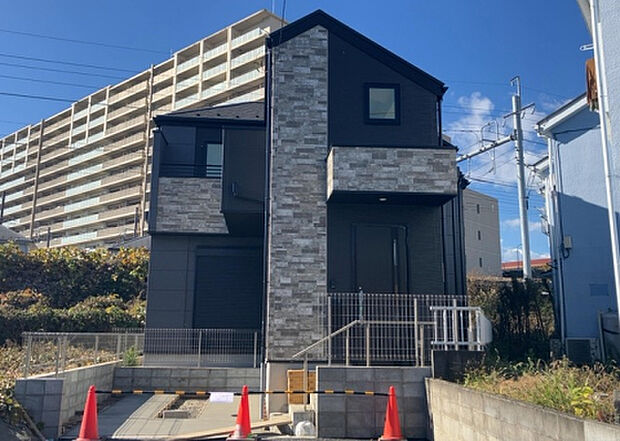 ついに完成致しました!現地をご見学に行く際は、道路の幅や周辺の交通量、施設などをご確認頂くことをおすすめします!物件の流れが早いため、内見をしたい方はお早めに当社営業までお問い合わせ頂きご予約下さい!
