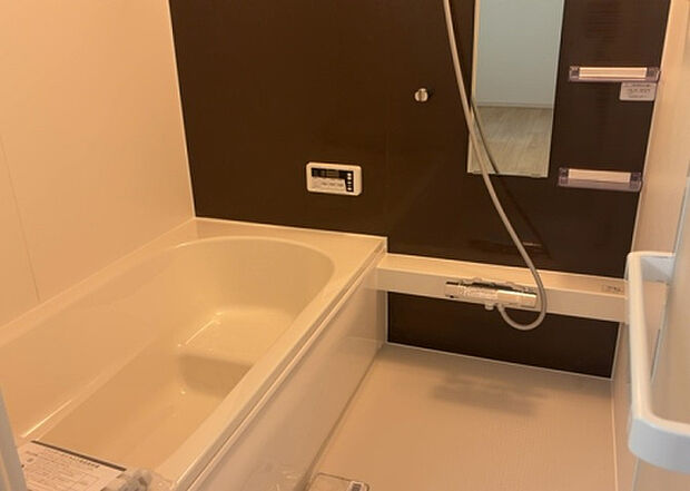 入浴時の快適さも大事なことですが、綺麗な状態を維持できなければ気持ちよく入浴できません。毎日の掃除が楽という点は大事なポイントになります！カビが生えにくく掃除がしやすい、壁や浴槽を選ぶといいでしょう。