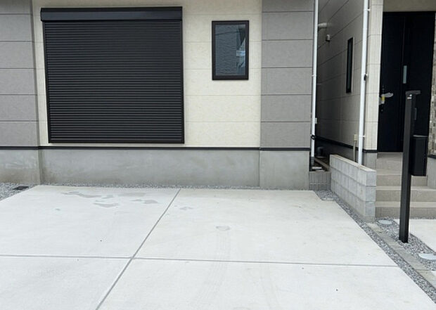 木造住宅とは土台、壁、柱など建築物の強度を支える構造体の材に木が使用されている構造を指します。構造体は建物の自重を支えるだけではなく風圧や水圧、積裁荷重などあらゆる衝撃に耐えるための基礎です。