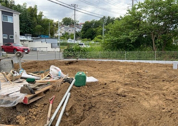 家族でのBBQを行うのであれば3坪程度の広さがあればよいでしょう。ガーデニングや家庭菜園を楽しむ際は、手入れが行き届く範囲にすると安心です。また、庭のある方角や接道が気になる方は事前に確認しましょう。