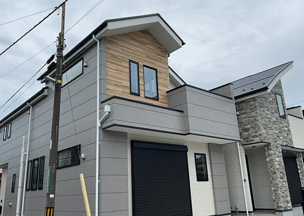 ついに完成致しました！現地をご見学に行く際は、道路の幅や周辺の交通量、施設などをご確認頂くことをおすすめします！物件の流れが早いため、内見をしたい方はお早めに当社営業までお問い合わせ頂きご予約下さい！