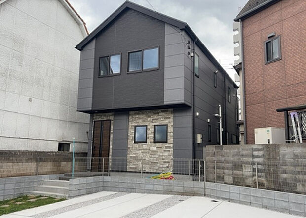 ついに完成致しました！現地をご見学に行く際は、道路の幅や周辺の交通量、施設などをご確認頂くことをおすすめします！物件の流れが早いため、内見をしたい方はお早めに当社営業までお問い合わせ頂きご予約下さい！