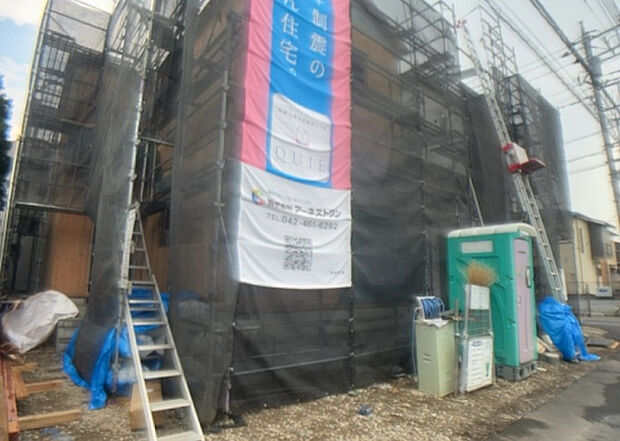 木造住宅とは土台、壁、柱など建築物の強度を支える構造体の材に木が使用されている構造を指します。構造体は建物の自重を支えるだけではなく風圧や水圧、積裁荷重などあらゆる衝撃に耐えるための基礎です。