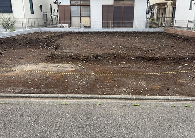 ついに完成致しました！現地をご見学に行く際は、道路の幅や周辺の交通量、施設などをご確認頂くことをおすすめします！物件の流れが早いため、内見をしたい方はお早めに当社営業までお問い合わせ頂きご予約下さい！