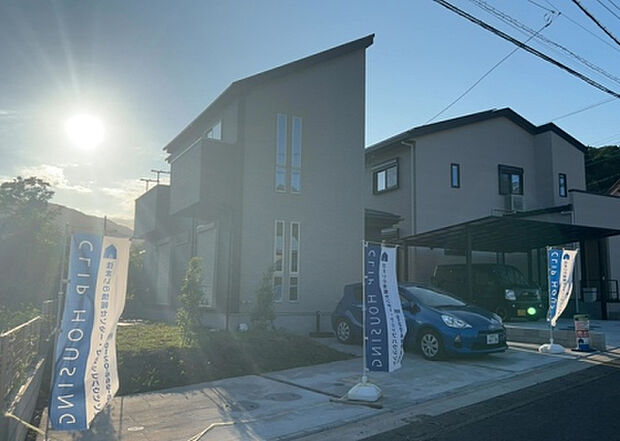 木造住宅とは土台、壁、柱など建築物の強度を支える構造体の材に木が使用されている構造を指します。構造体は建物の自重を支えるだけではなく風圧や水圧、積裁荷重などあらゆる衝撃に耐えるための基礎です。