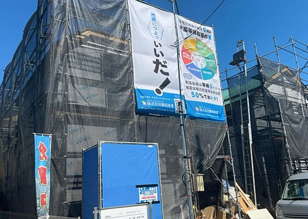 木造住宅とは土台、壁、柱など建築物の強度を支える構造体の材に木が使用されている構造を指します。構造体は建物の自重を支えるだけではなく風圧や水圧、積裁荷重などあらゆる衝撃に耐えるための基礎です。
