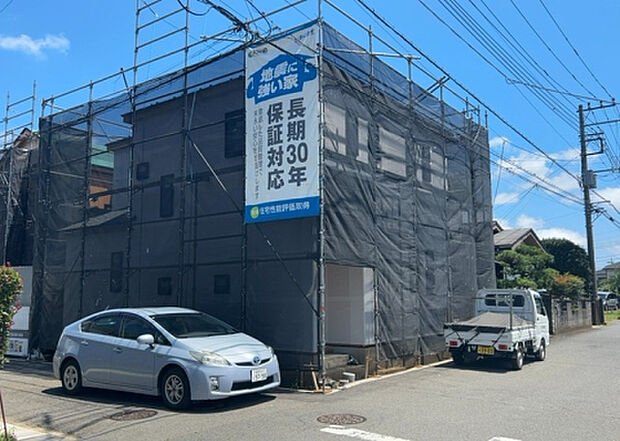 木造住宅とは土台、壁、柱など建築物の強度を支える構造体の材に木が使用されている構造を指します。構造体は建物の自重を支えるだけではなく風圧や水圧、積裁荷重などあらゆる衝撃に耐えるための基礎です。