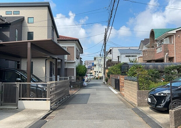 桜や紅葉の名所に出かける人は多いと思いますが、家にいながら季節の移ろいを感じる生活を送りませんか?リビングや窓から見える景色が生活を彩るワンポイントに!現地から見える景色を堪能してみては如何でしょう。