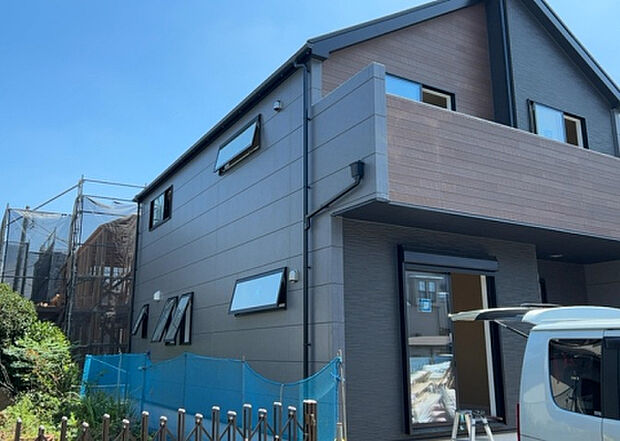 木造住宅とは土台、壁、柱など建築物の強度を支える構造体の材に木が使用されている構造を指します。構造体は建物の自重を支えるだけではなく風圧や水圧、積裁荷重などあらゆる衝撃に耐えるための基礎です。