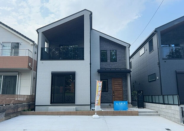 木造住宅とは土台、壁、柱など建築物の強度を支える構造体の材に木が使用されている構造を指します。構造体は建物の自重を支えるだけではなく風圧や水圧、積裁荷重などあらゆる衝撃に耐えるための基礎です。